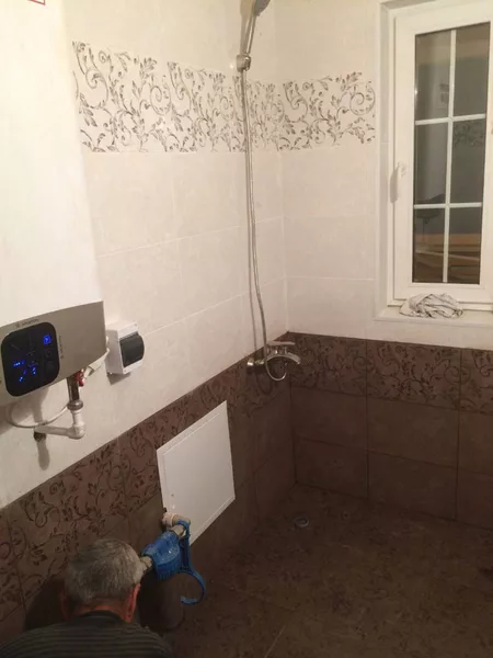 Дом в Городне: водопровод и ванная комната — фото 11