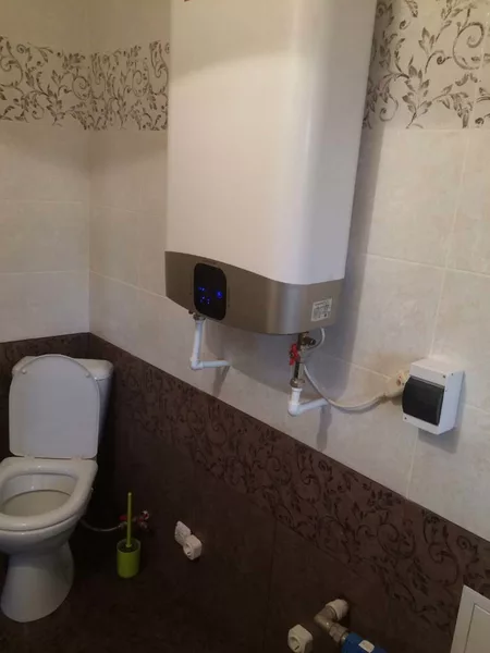Дом в Городне: водопровод и ванная комната — фото 18